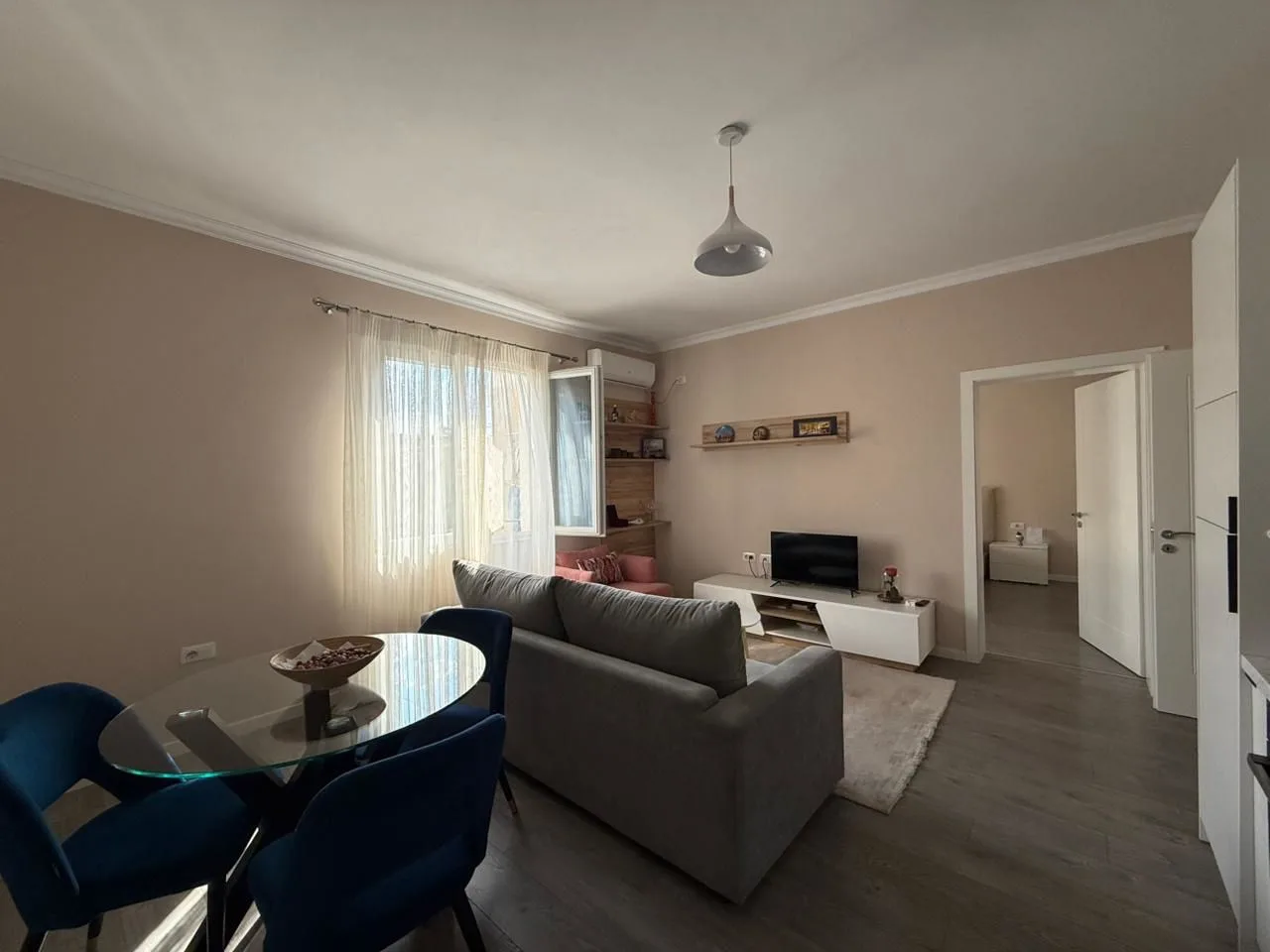 Japim me qira apartament 1+1 te Garda ne zonen e Bllokut 11